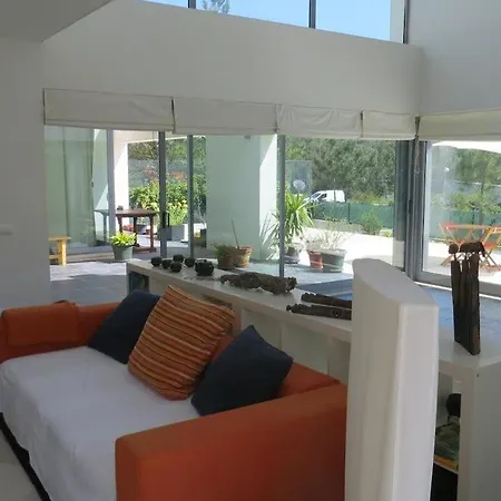Sleeps 8 Pool Air Con Wifi