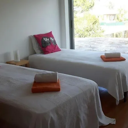 Sleeps 8 Pool Air Con Wifi